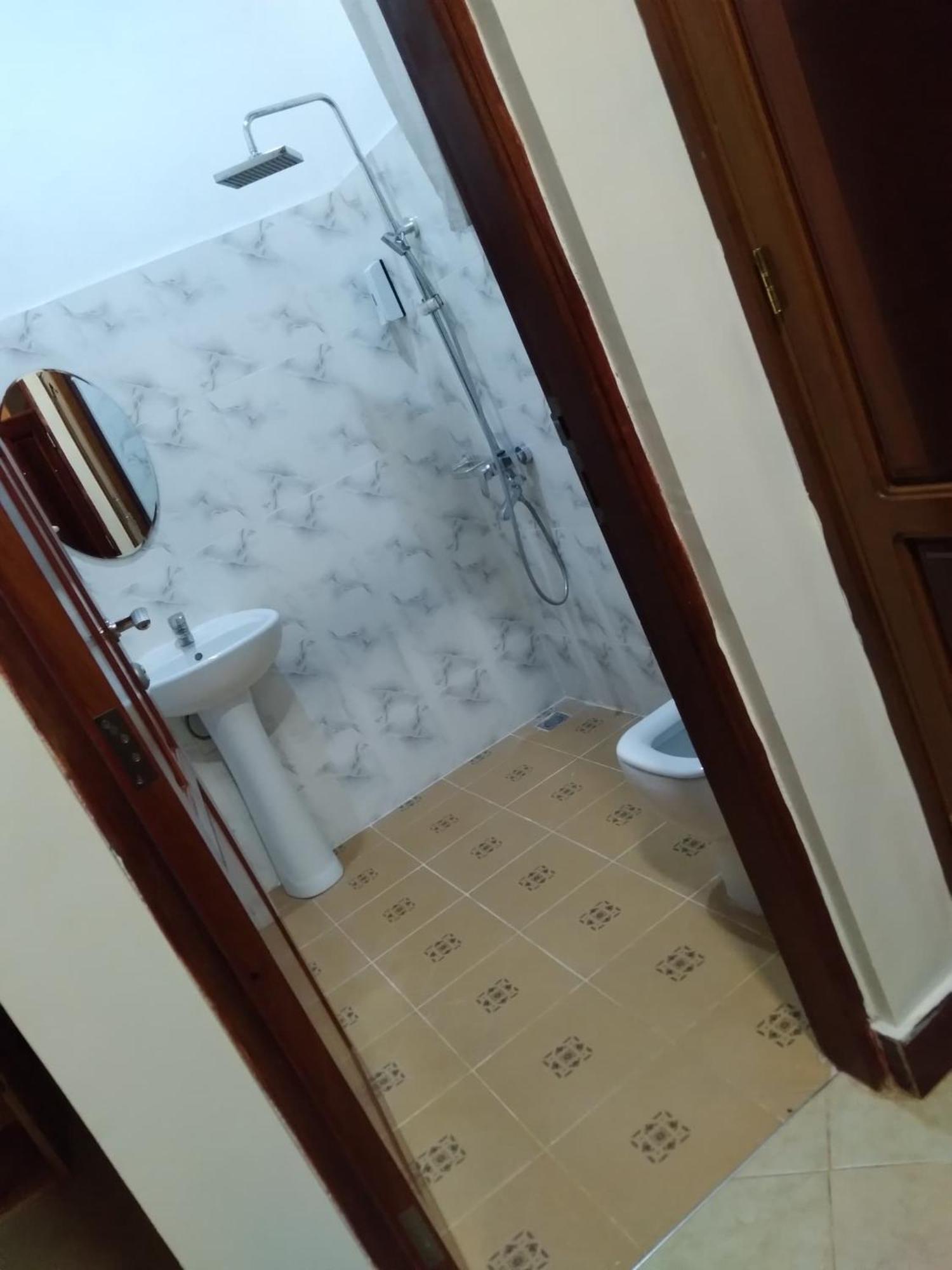 Ellyz Home Stay Moshi Exteriör bild